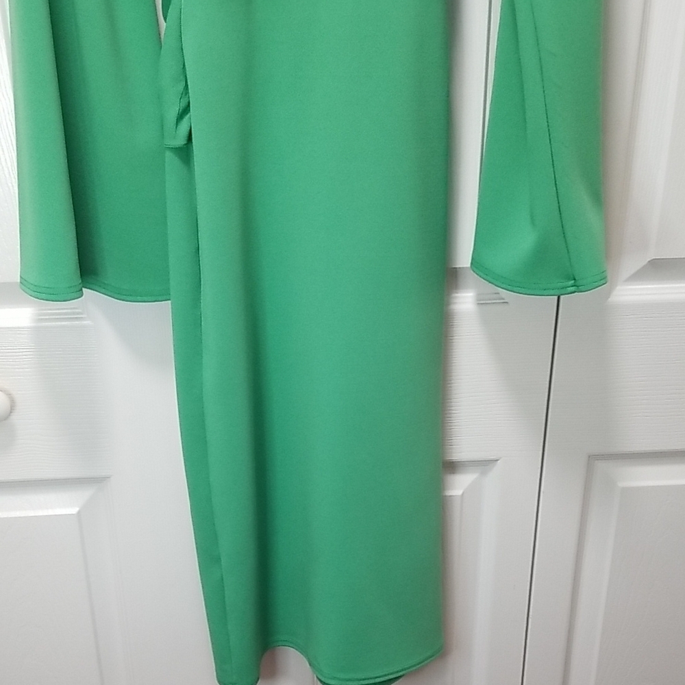 Boohoo Green Long Sleeve Bell Sleeve Sheath Dress for Night Out - Picture 13 of 14